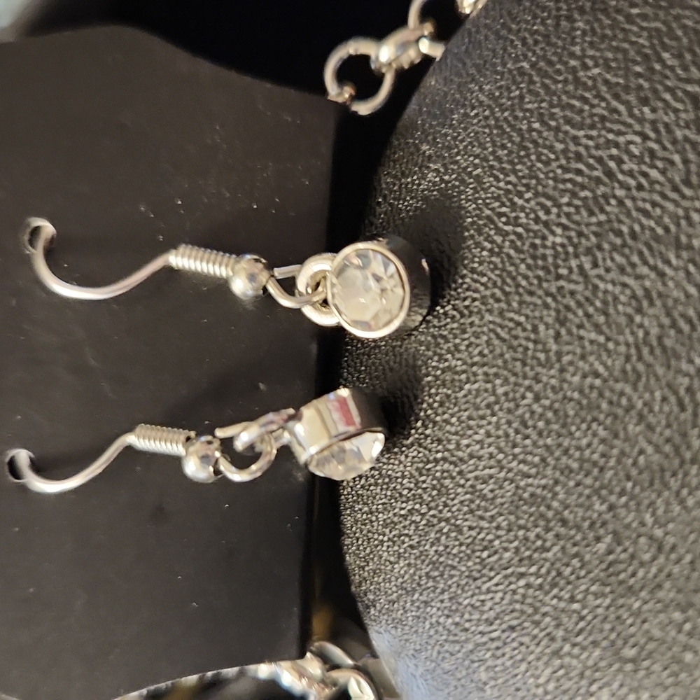 Paparazzi Rhinestone Necklace - Picture 2 of 3